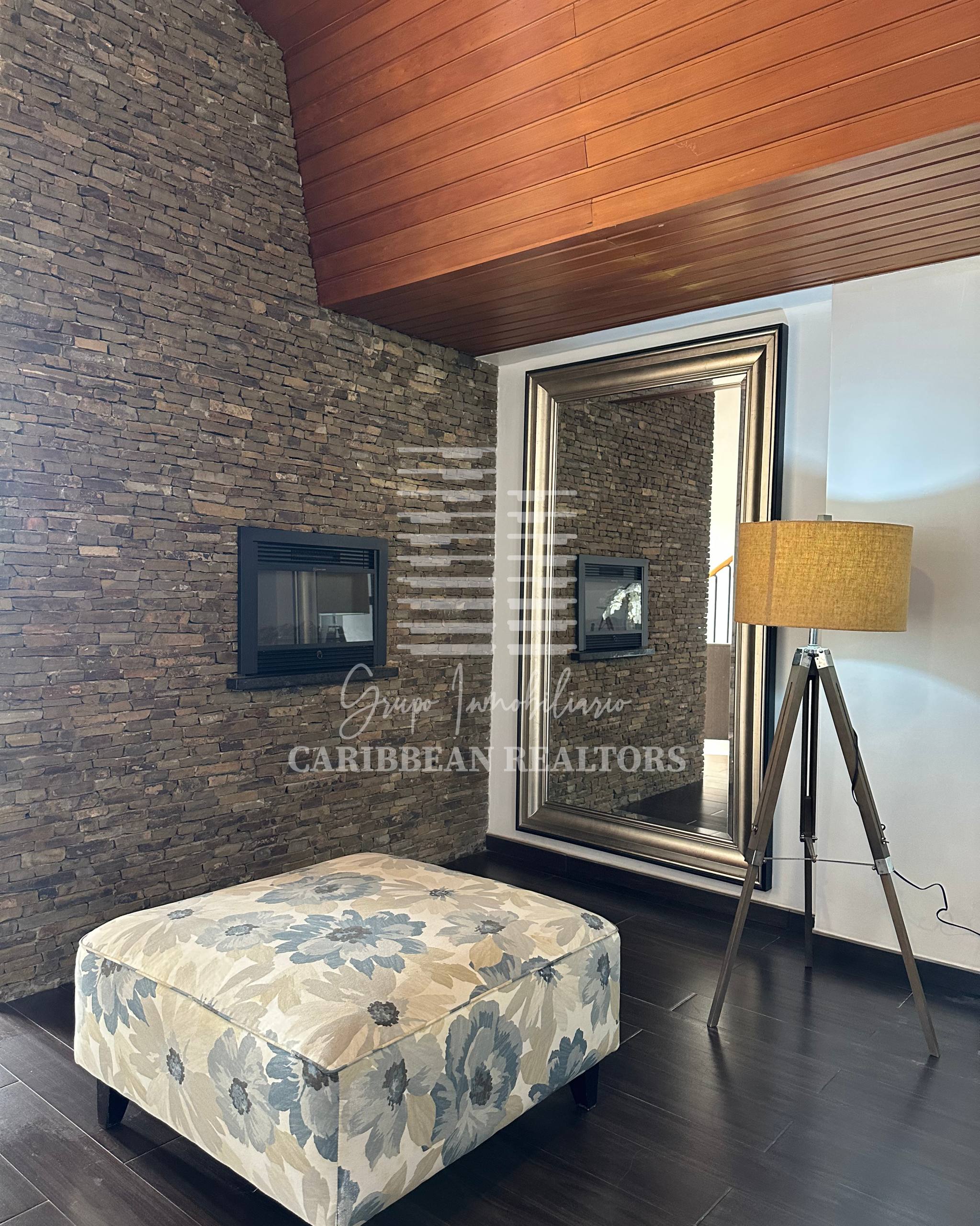 EN VENTA PENTHOUSE EN EL CONJUNTO RESIDENCIAL VENEZIA SUITES, AV. ALDONZA MANRIQUE.