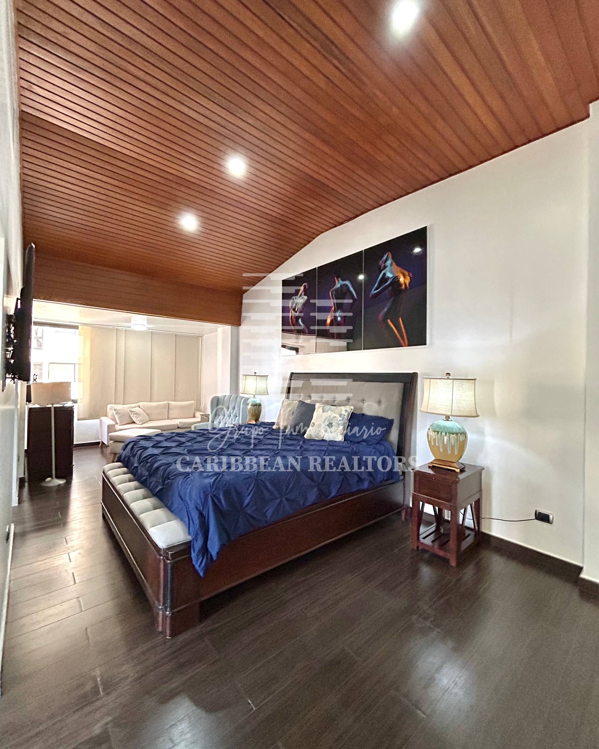 EN VENTA PENTHOUSE EN EL CONJUNTO RESIDENCIAL VENEZIA SUITES, AV. ALDONZA MANRIQUE.