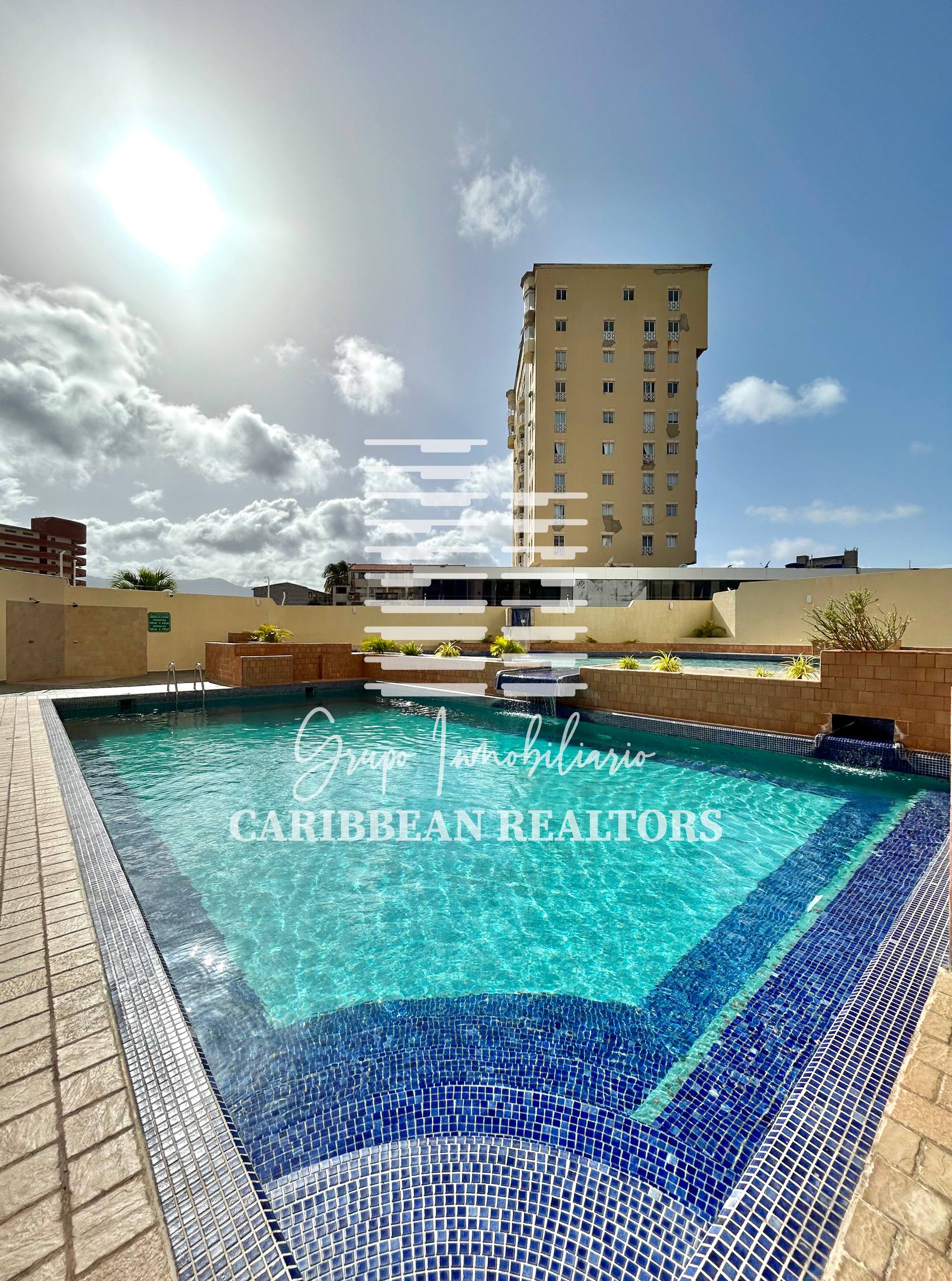 EN VENTA PENTHOUSE EN EL CONJUNTO RESIDENCIAL VENEZIA SUITES, AV. ALDONZA MANRIQUE.