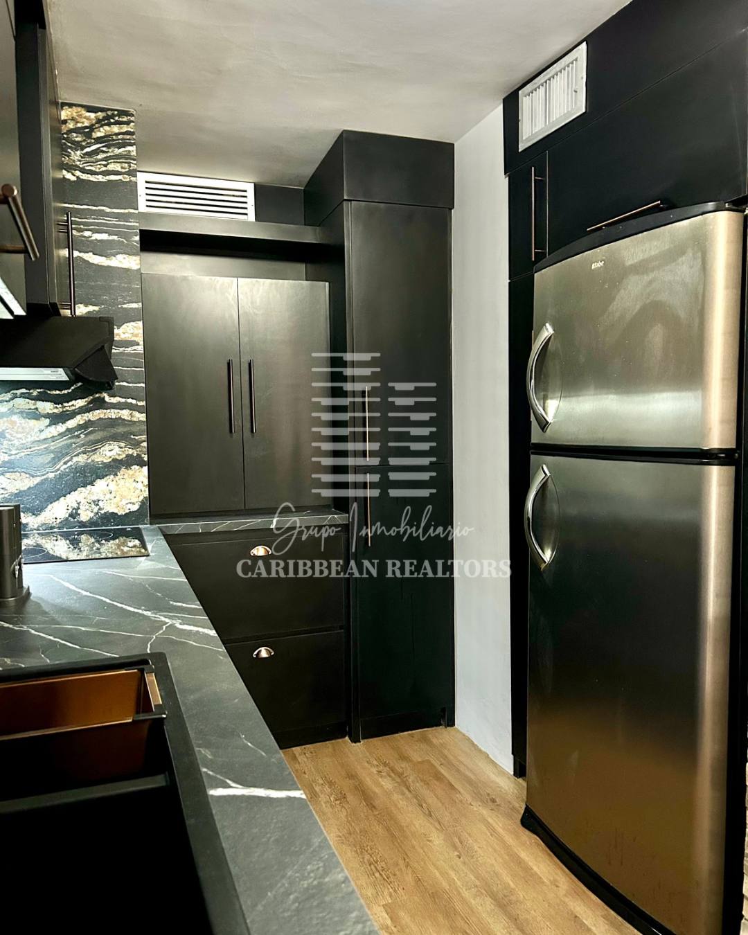 EN VENTA APARTAMENTO EN EL CONJUNTO RESIDENCIAL PLAYA MORENO EDIFICIO CARLA. AV. BOLIVAR.