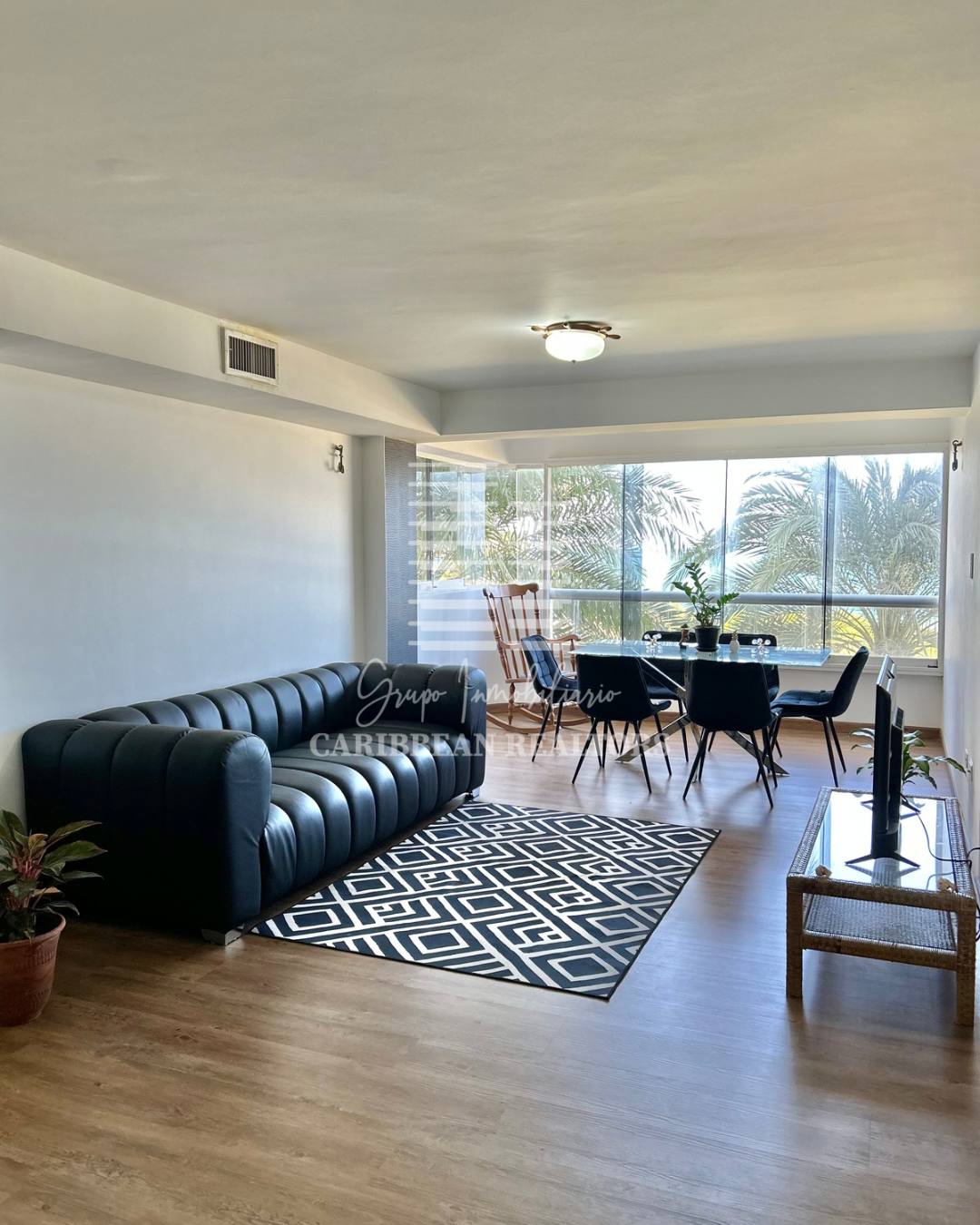 EN VENTA APARTAMENTO EN EL CONJUNTO RESIDENCIAL PLAYA MORENO EDIFICIO CARLA. AV. BOLIVAR.