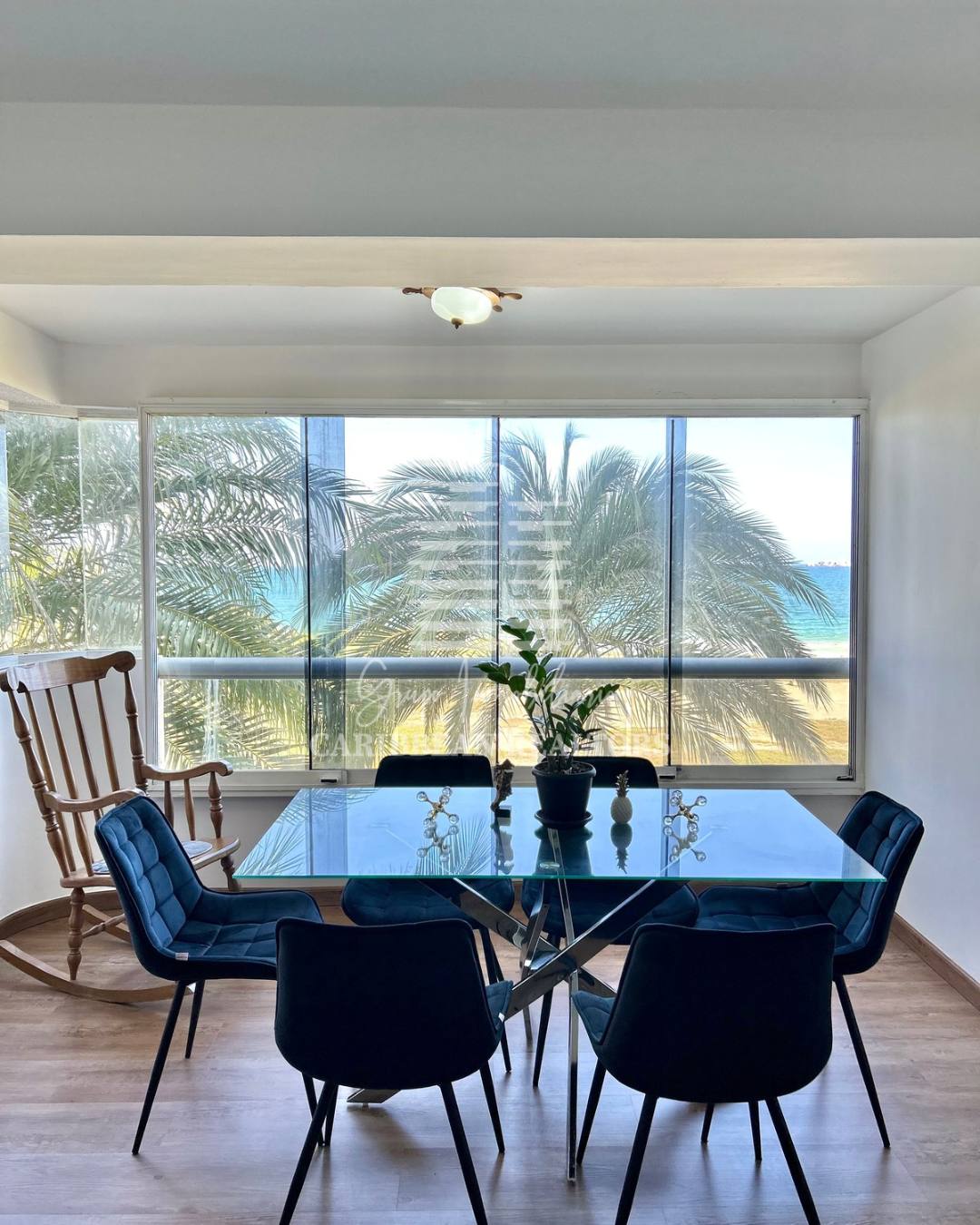 EN VENTA APARTAMENTO EN EL CONJUNTO RESIDENCIAL PLAYA MORENO EDIFICIO CARLA. AV. BOLIVAR.