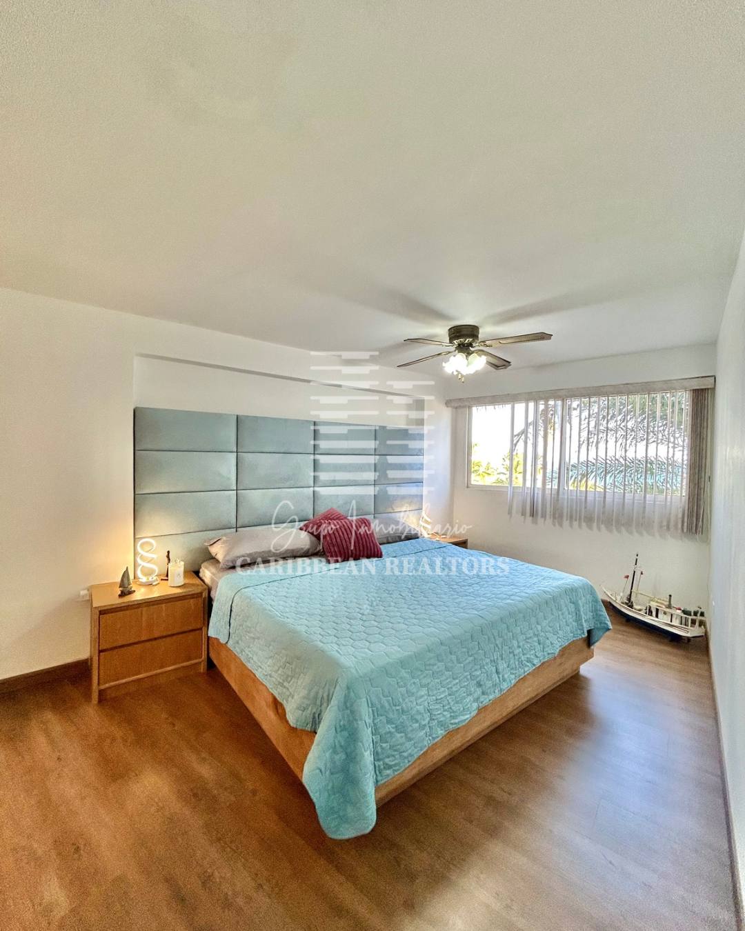 EN VENTA APARTAMENTO EN EL CONJUNTO RESIDENCIAL PLAYA MORENO EDIFICIO CARLA. AV. BOLIVAR.