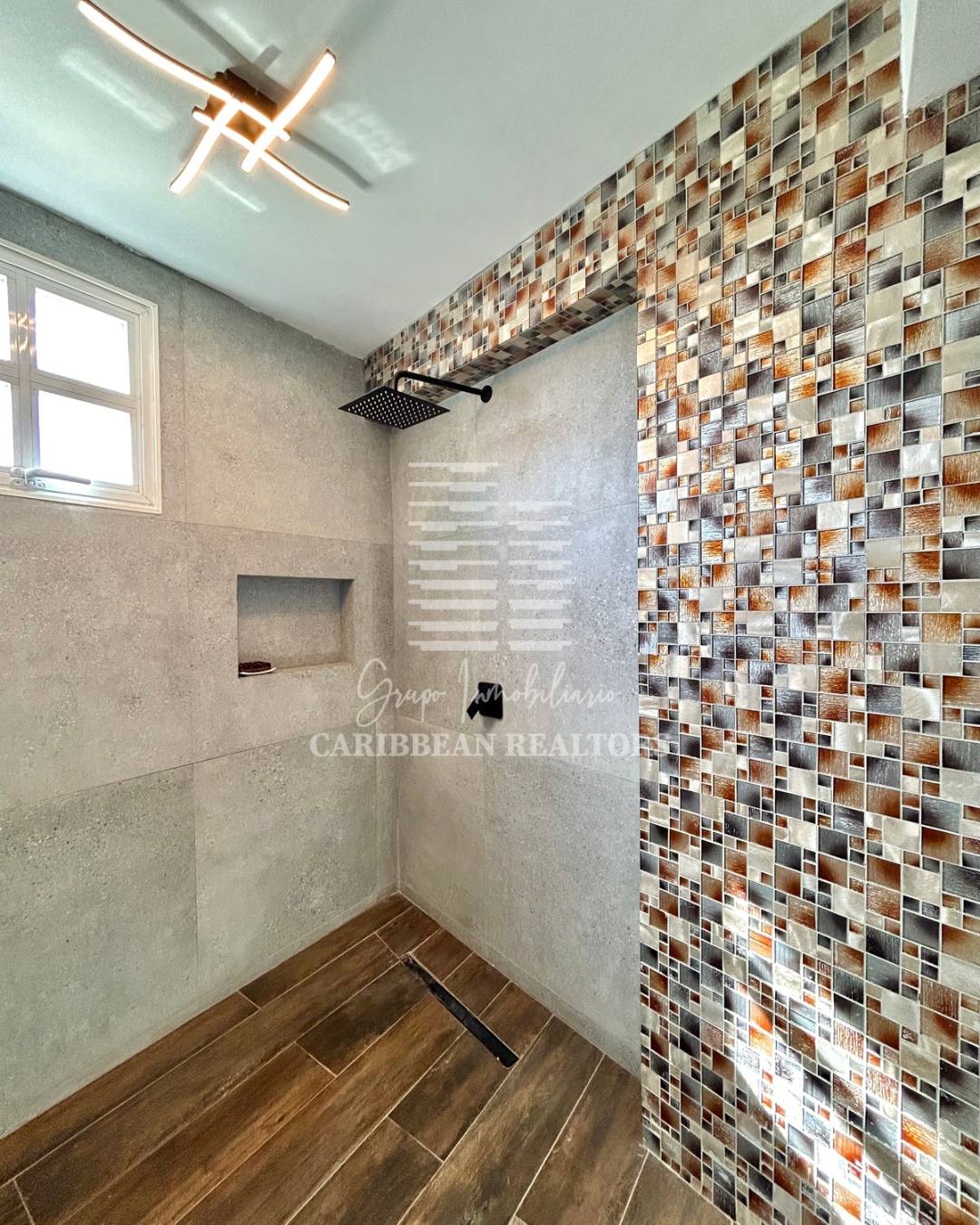 EN VENTA APARTAMENTO EN EL CONJUNTO RESIDENCIAL PLAYA MORENO EDIFICIO CARLA. AV. BOLIVAR.