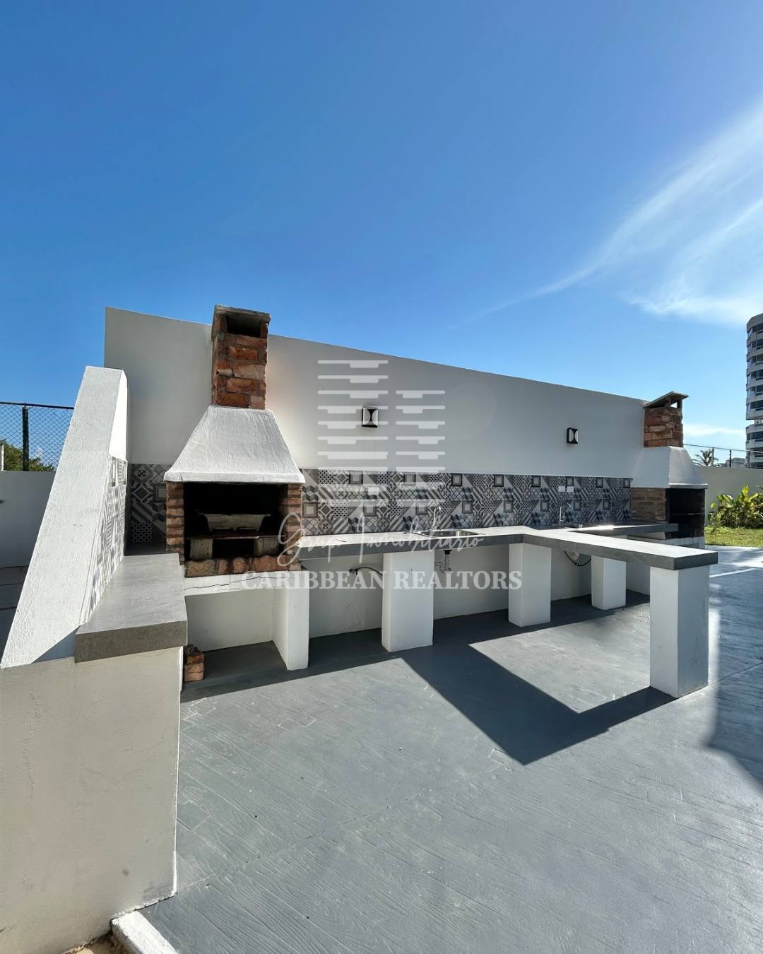 EN VENTA APARTAMENTO EN EL CONJUNTO RESIDENCIAL PLAYA MORENO EDIFICIO CARLA. AV. BOLIVAR.