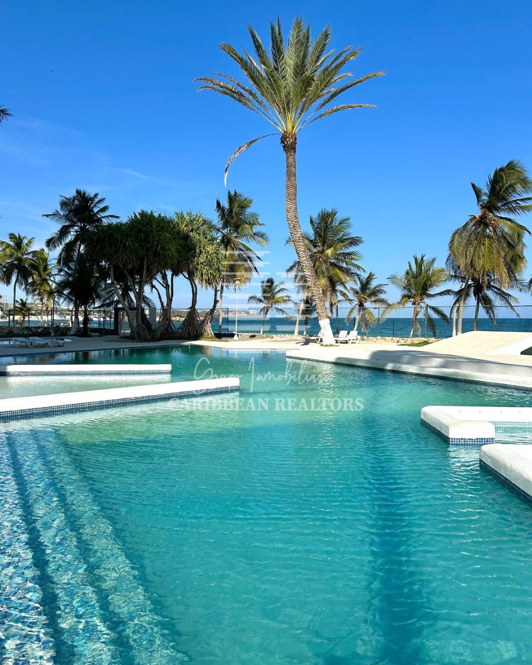 EN VENTA APARTAMENTO EN EL CONJUNTO RESIDENCIAL PLAYA MORENO EDIFICIO CARLA. AV. BOLIVAR.