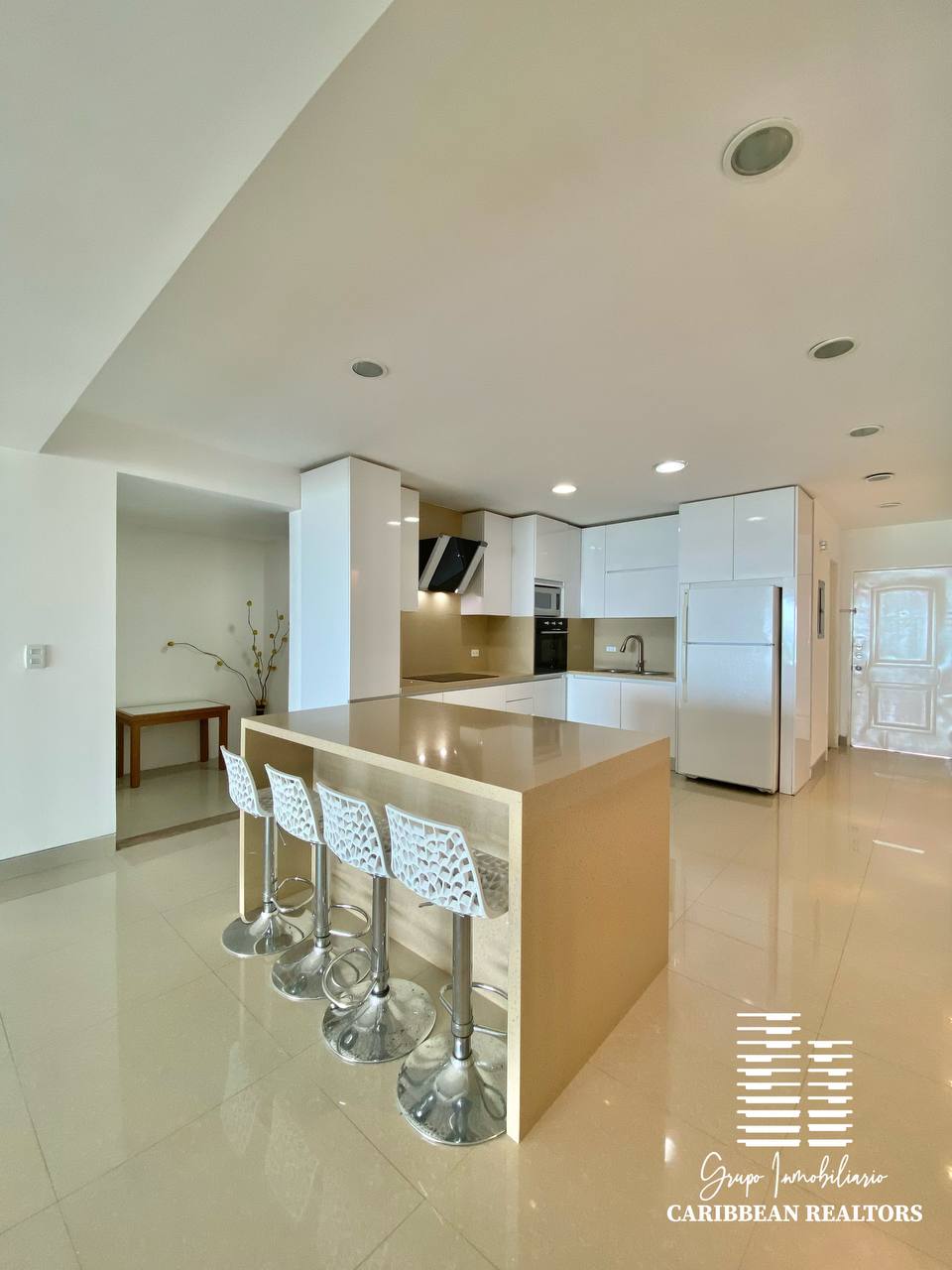 EN VENTA APARTAMENTO CON VISTA Y ACCESO AL MAR EN EL CONJUNTO RESIDENCIAL PORTOVECCHIO