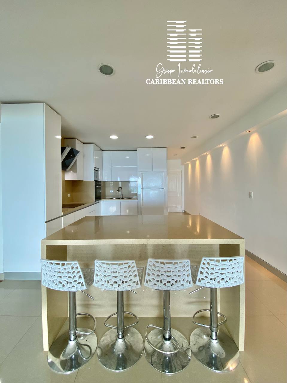 EN VENTA APARTAMENTO CON VISTA Y ACCESO AL MAR EN EL CONJUNTO RESIDENCIAL PORTOVECCHIO