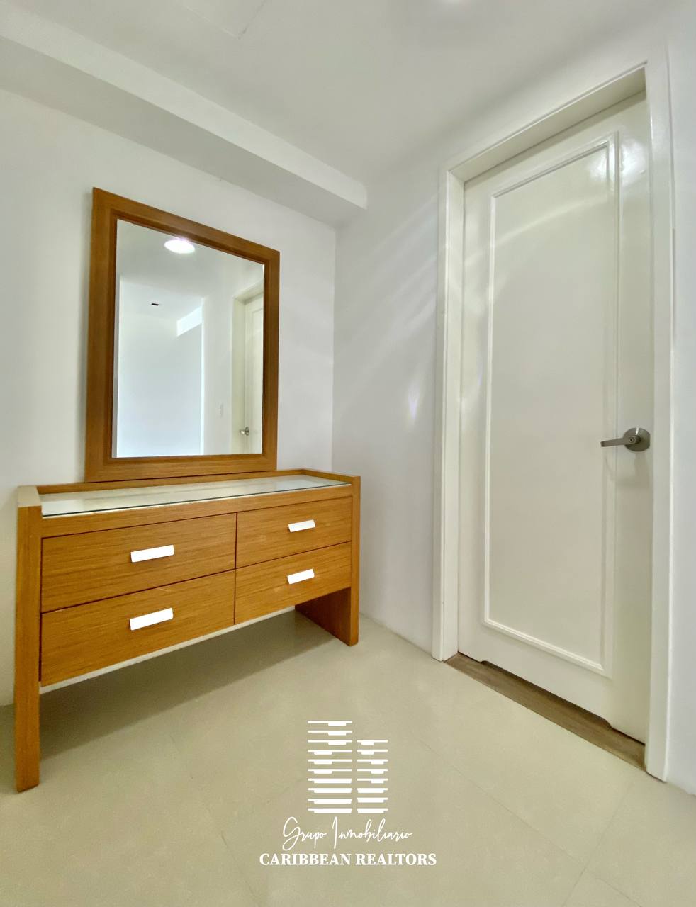 EN VENTA APARTAMENTO CON VISTA Y ACCESO AL MAR EN EL CONJUNTO RESIDENCIAL PORTOVECCHIO