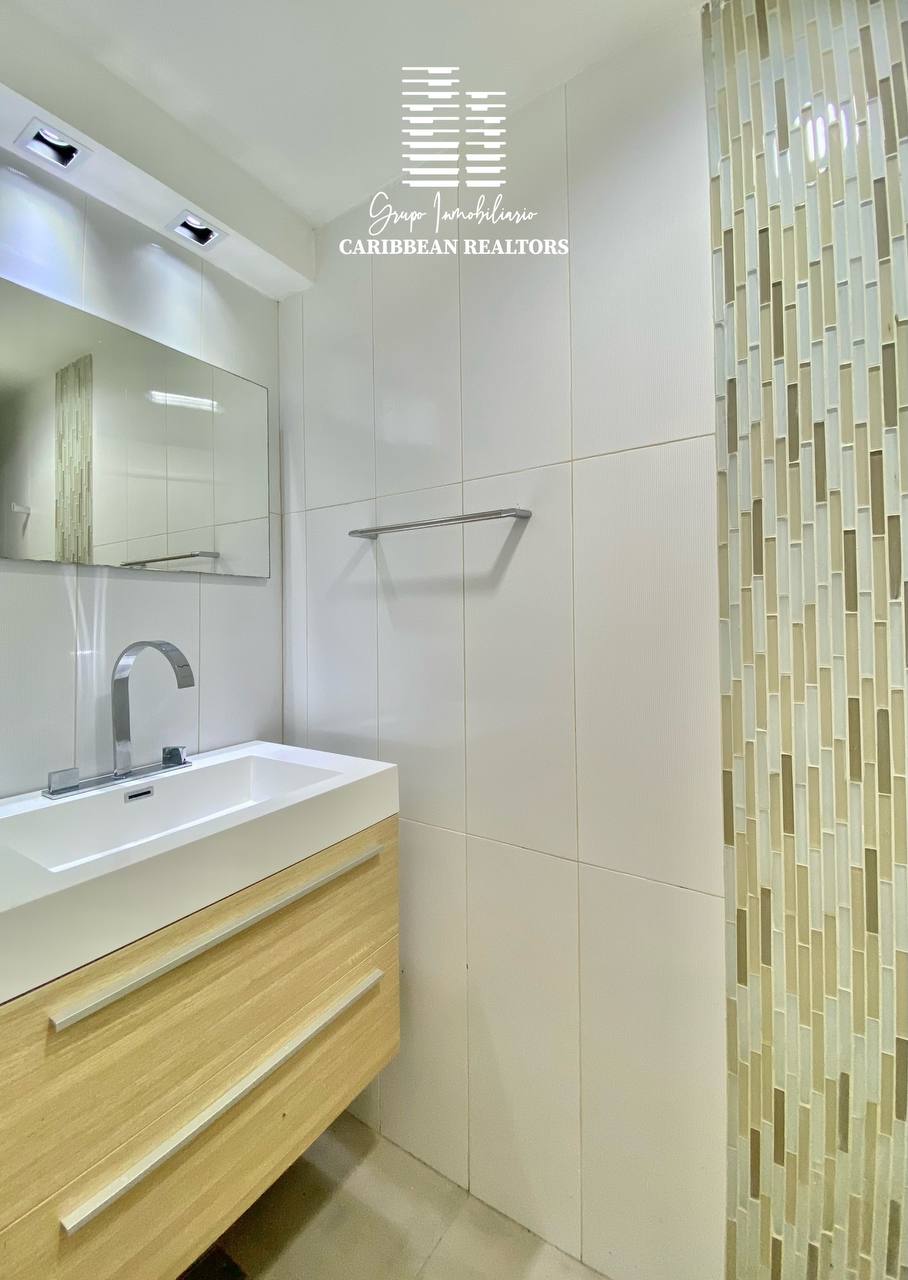 EN VENTA APARTAMENTO CON VISTA Y ACCESO AL MAR EN EL CONJUNTO RESIDENCIAL PORTOVECCHIO