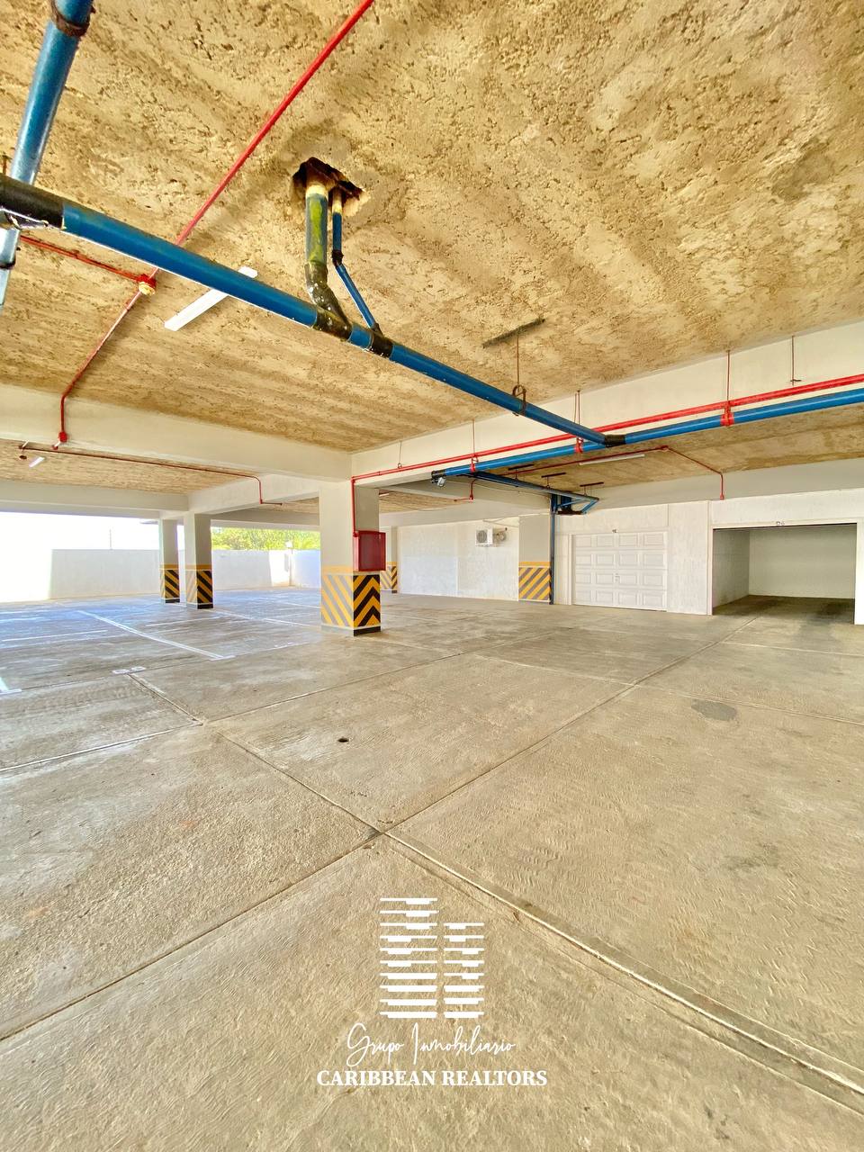 EN VENTA APARTAMENTO CON VISTA Y ACCESO AL MAR EN EL CONJUNTO RESIDENCIAL PORTOVECCHIO