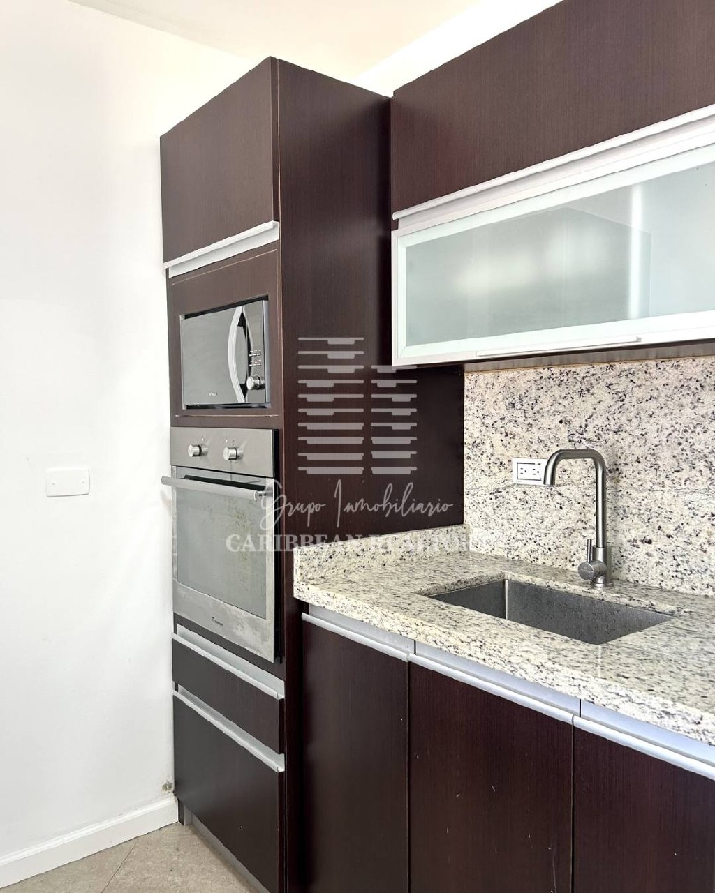 EN VENTA APARTAMENTO EN EL CONJUNTO RESIDENCIAL BLUE BAY SUITES. PLAYA MORENO. PAMPATAR.