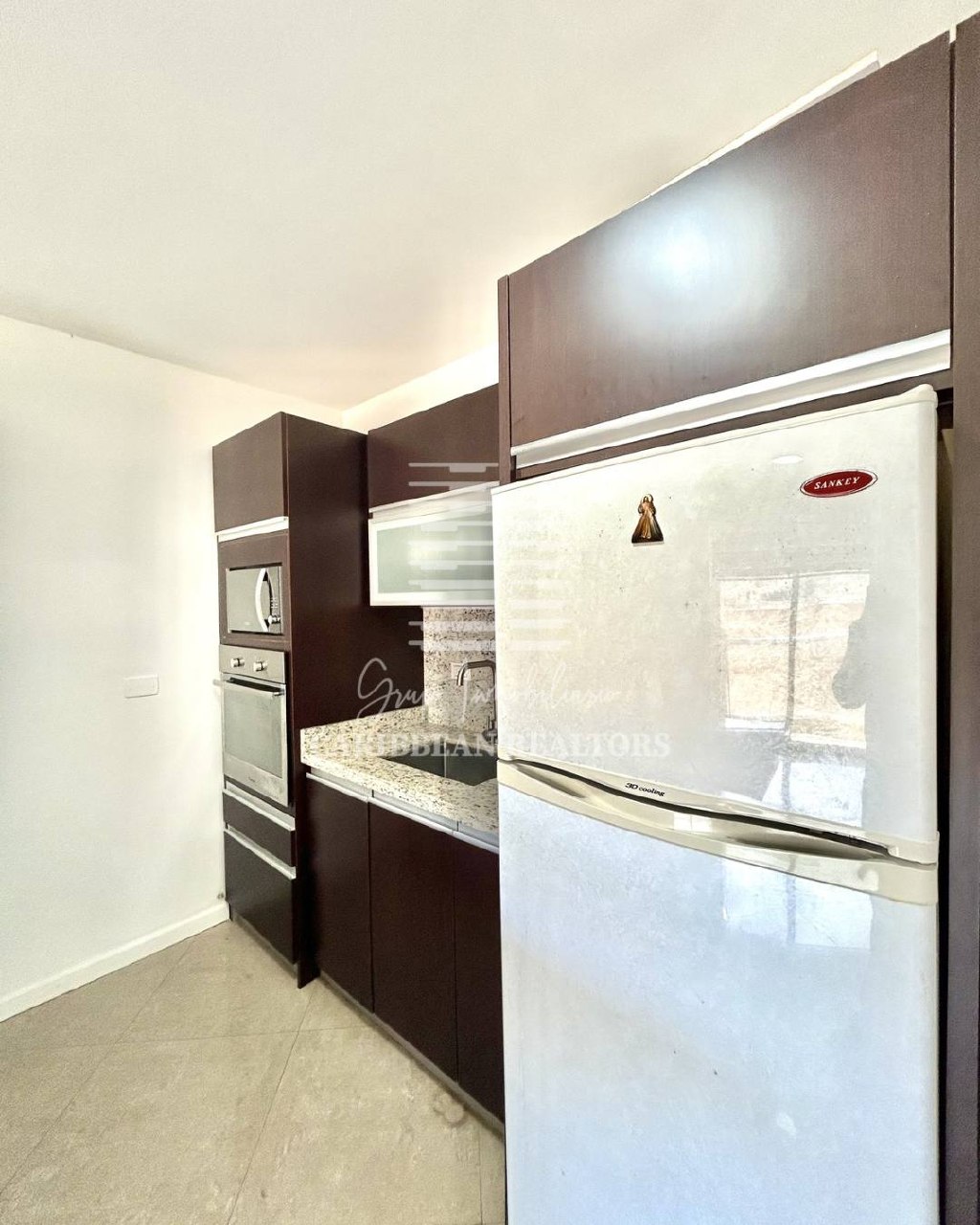 EN VENTA APARTAMENTO EN EL CONJUNTO RESIDENCIAL BLUE BAY SUITES. PLAYA MORENO. PAMPATAR.
