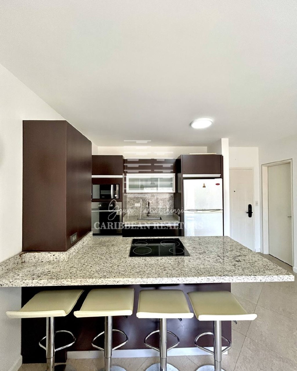 EN VENTA APARTAMENTO EN EL CONJUNTO RESIDENCIAL BLUE BAY SUITES. PLAYA MORENO. PAMPATAR.