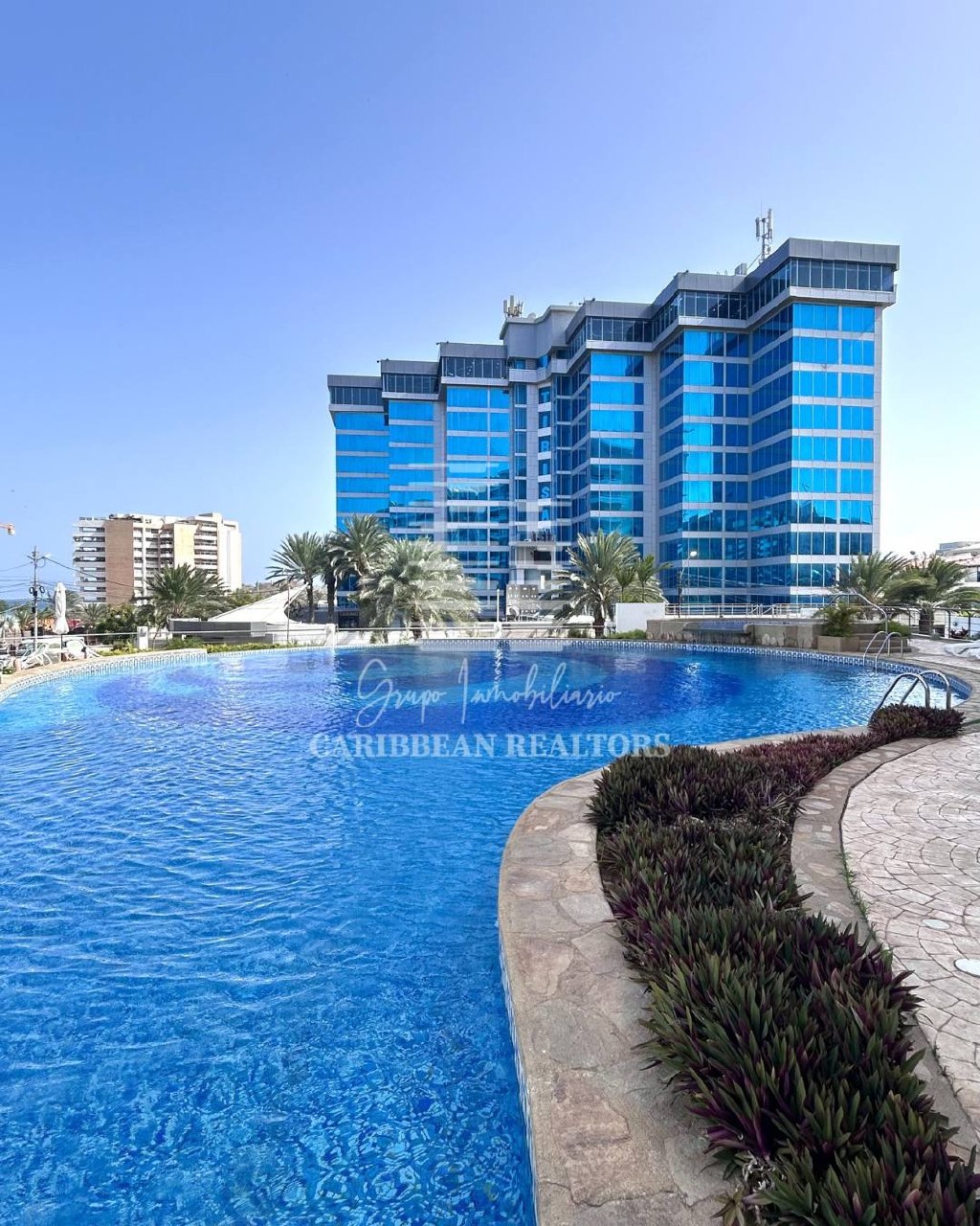 EN VENTA APARTAMENTO EN EL CONJUNTO RESIDENCIAL BLUE BAY SUITES. PLAYA MORENO. PAMPATAR.