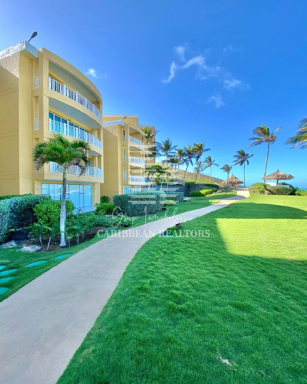 EN VENTA MODERNO APARTAMENTO CON ACCESO A PLAYA PARGUITO EN EL CONJUNTO RESIDENCIAL TERRAZAS DE CIMARRON. 