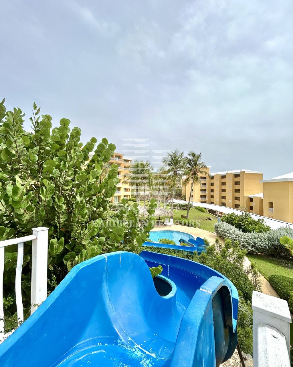 EN VENTA MODERNO APARTAMENTO CON ACCESO A PLAYA PARGUITO EN EL CONJUNTO RESIDENCIAL TERRAZAS DE CIMARRON. 