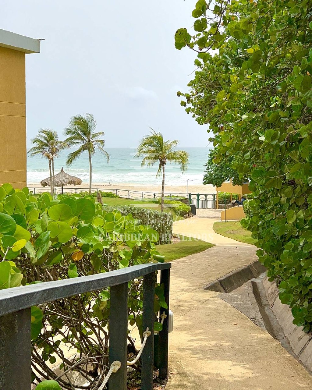 EN VENTA MODERNO APARTAMENTO CON ACCESO A PLAYA PARGUITO EN EL CONJUNTO RESIDENCIAL TERRAZAS DE CIMARRON. 