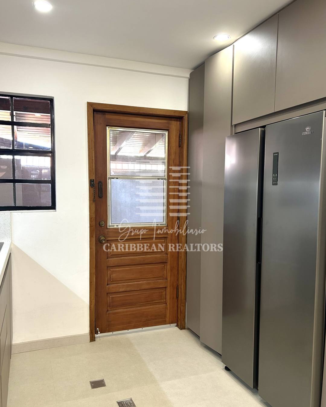 EN VENTA MODERNO TOWN HOUSE, REMODELADO  Y A ESTRENAR EN EL COJUNTO RESIDENCIAL EL EDEN EN LA URB. PARAISO 2 . PAMPATAR.