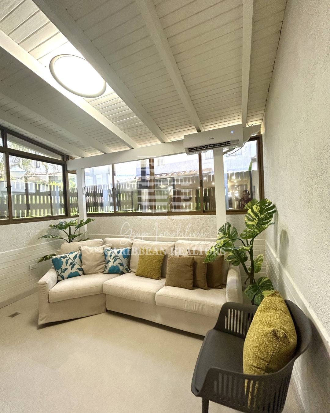 EN VENTA MODERNO TOWN HOUSE, REMODELADO  Y A ESTRENAR EN EL COJUNTO RESIDENCIAL EL EDEN EN LA URB. PARAISO 2 . PAMPATAR.