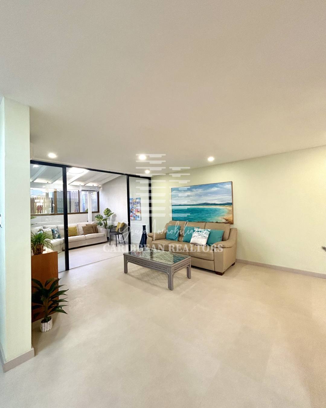 EN VENTA MODERNO TOWN HOUSE, REMODELADO  Y A ESTRENAR EN EL COJUNTO RESIDENCIAL EL EDEN EN LA URB. PARAISO 2 . PAMPATAR.