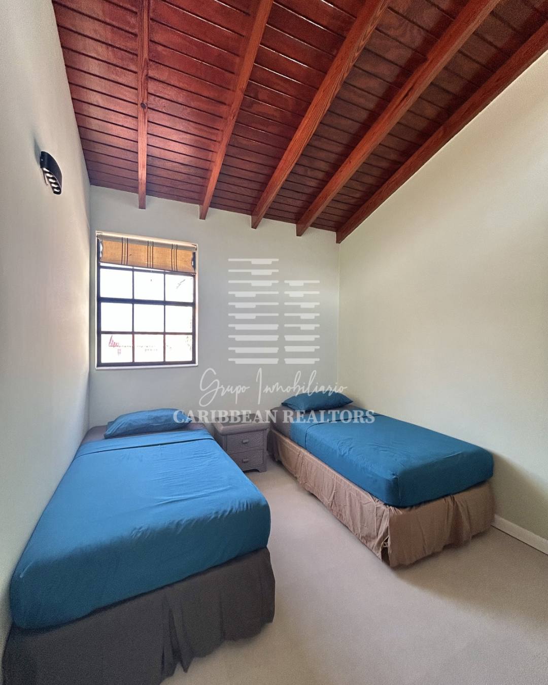 EN VENTA MODERNO TOWN HOUSE, REMODELADO  Y A ESTRENAR EN EL COJUNTO RESIDENCIAL EL EDEN EN LA URB. PARAISO 2 . PAMPATAR.