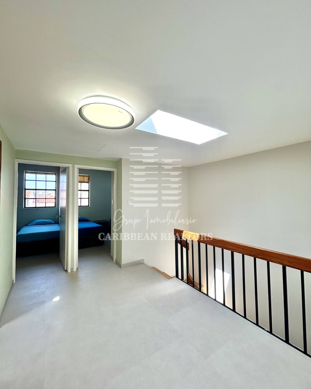 EN VENTA MODERNO TOWN HOUSE, REMODELADO  Y A ESTRENAR EN EL COJUNTO RESIDENCIAL EL EDEN EN LA URB. PARAISO 2 . PAMPATAR.