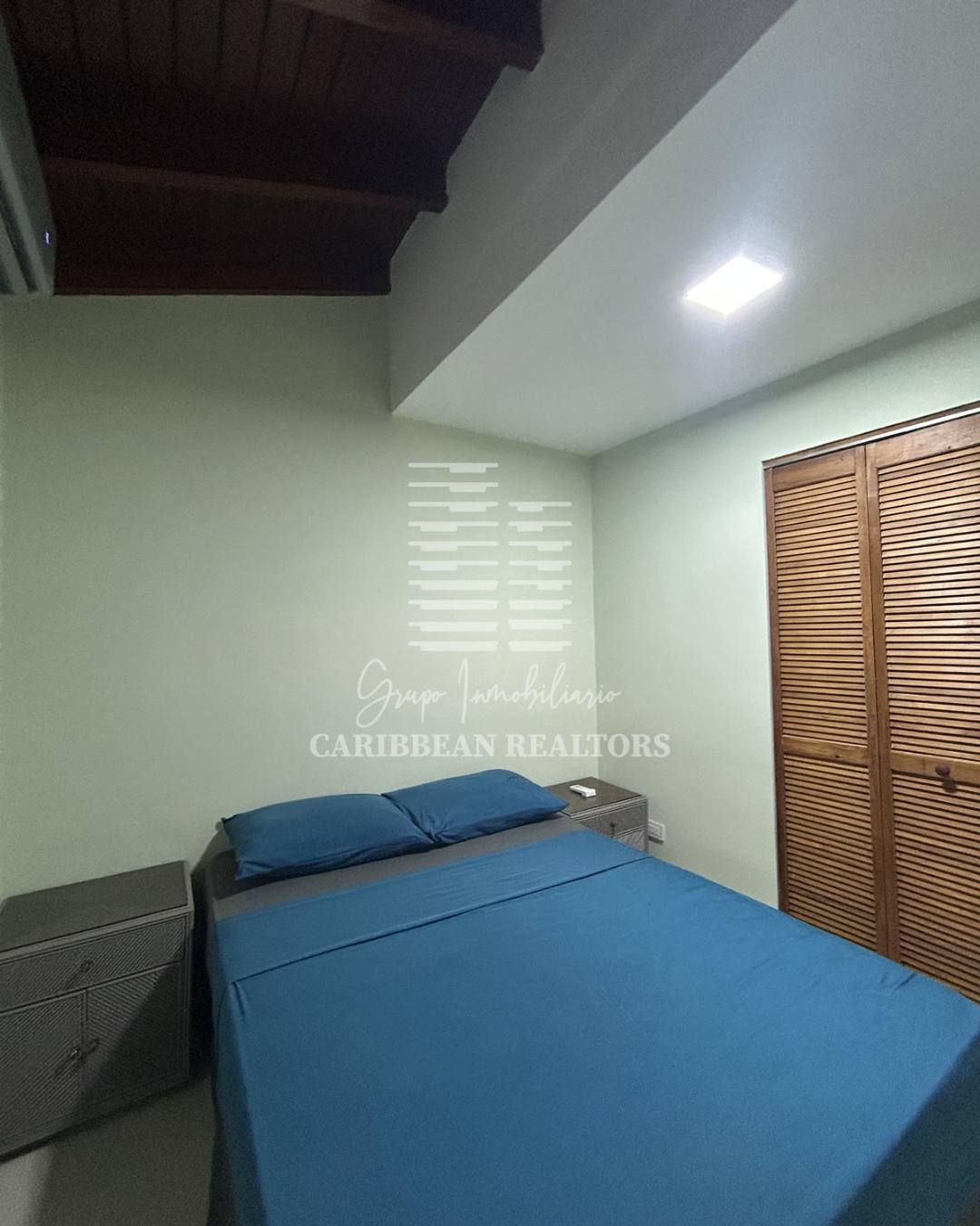 EN VENTA MODERNO TOWN HOUSE, REMODELADO  Y A ESTRENAR EN EL COJUNTO RESIDENCIAL EL EDEN EN LA URB. PARAISO 2 . PAMPATAR.
