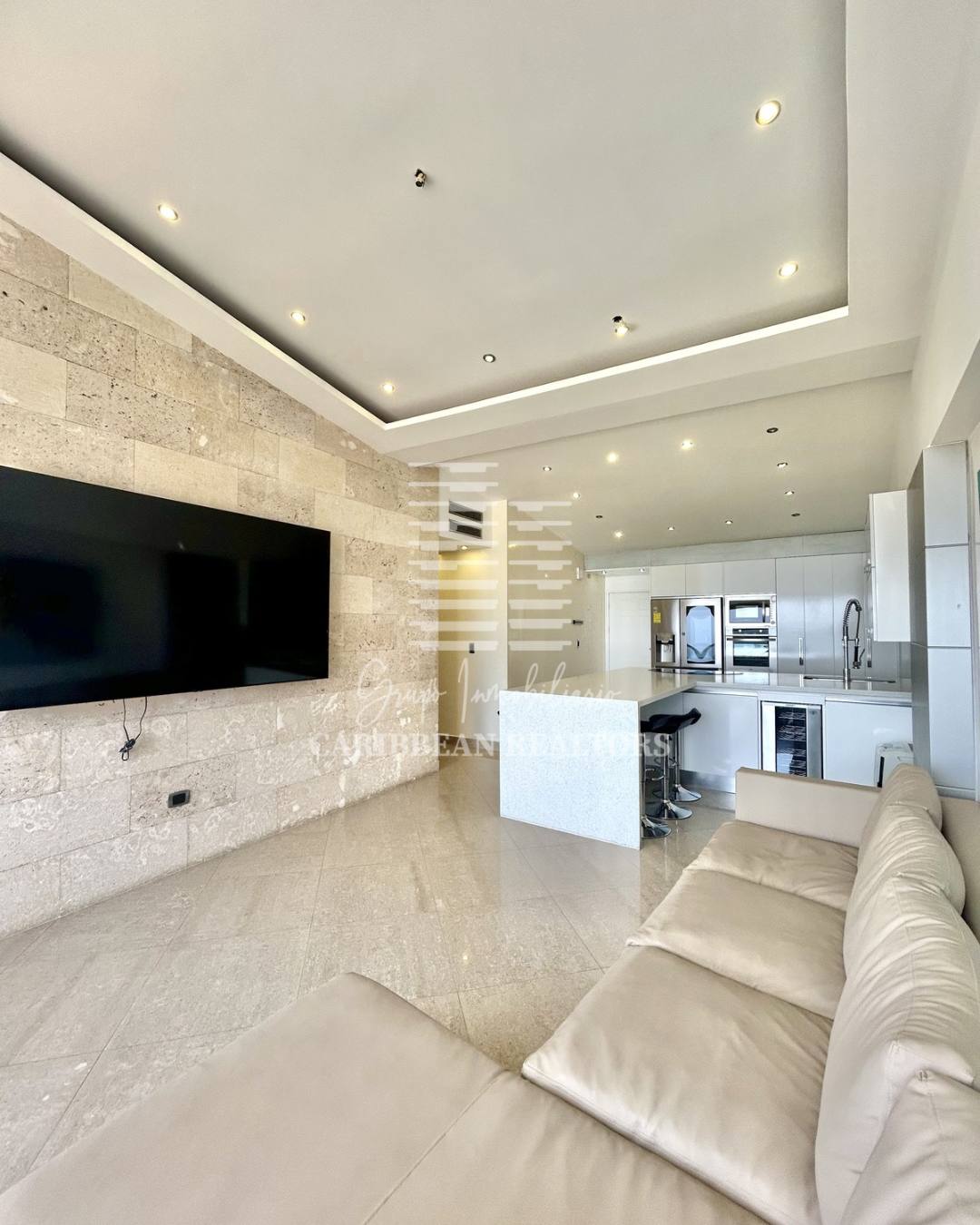 EN VENTA MODERNO PENTHOUSE CON VISTA AL MAR EN EL CONJUNTO RESIDENCIAL BLUE BAY SUITES. PLAYA MORENO. PAMPATAR.