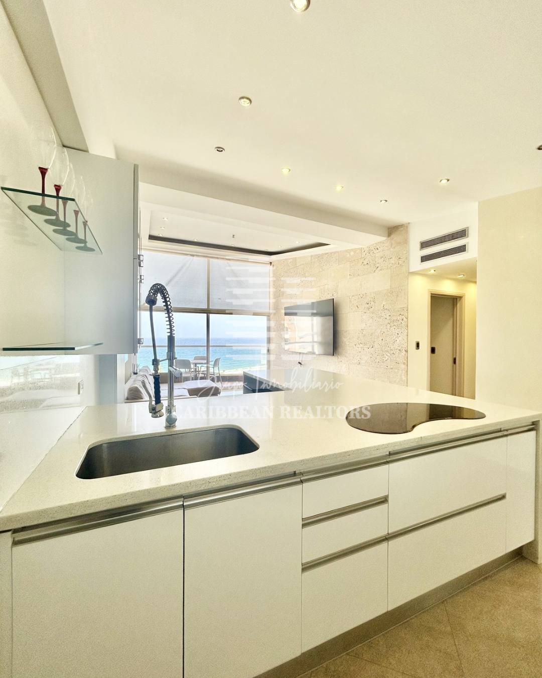 EN VENTA MODERNO PENTHOUSE CON VISTA AL MAR EN EL CONJUNTO RESIDENCIAL BLUE BAY SUITES. PLAYA MORENO. PAMPATAR.