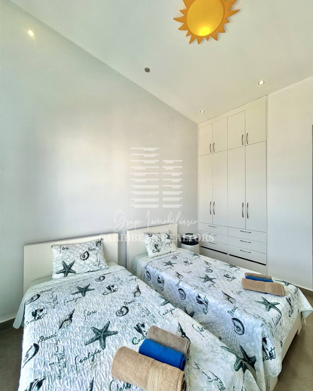EN VENTA MODERNO PENTHOUSE CON VISTA AL MAR EN EL CONJUNTO RESIDENCIAL BLUE BAY SUITES. PLAYA MORENO. PAMPATAR.
