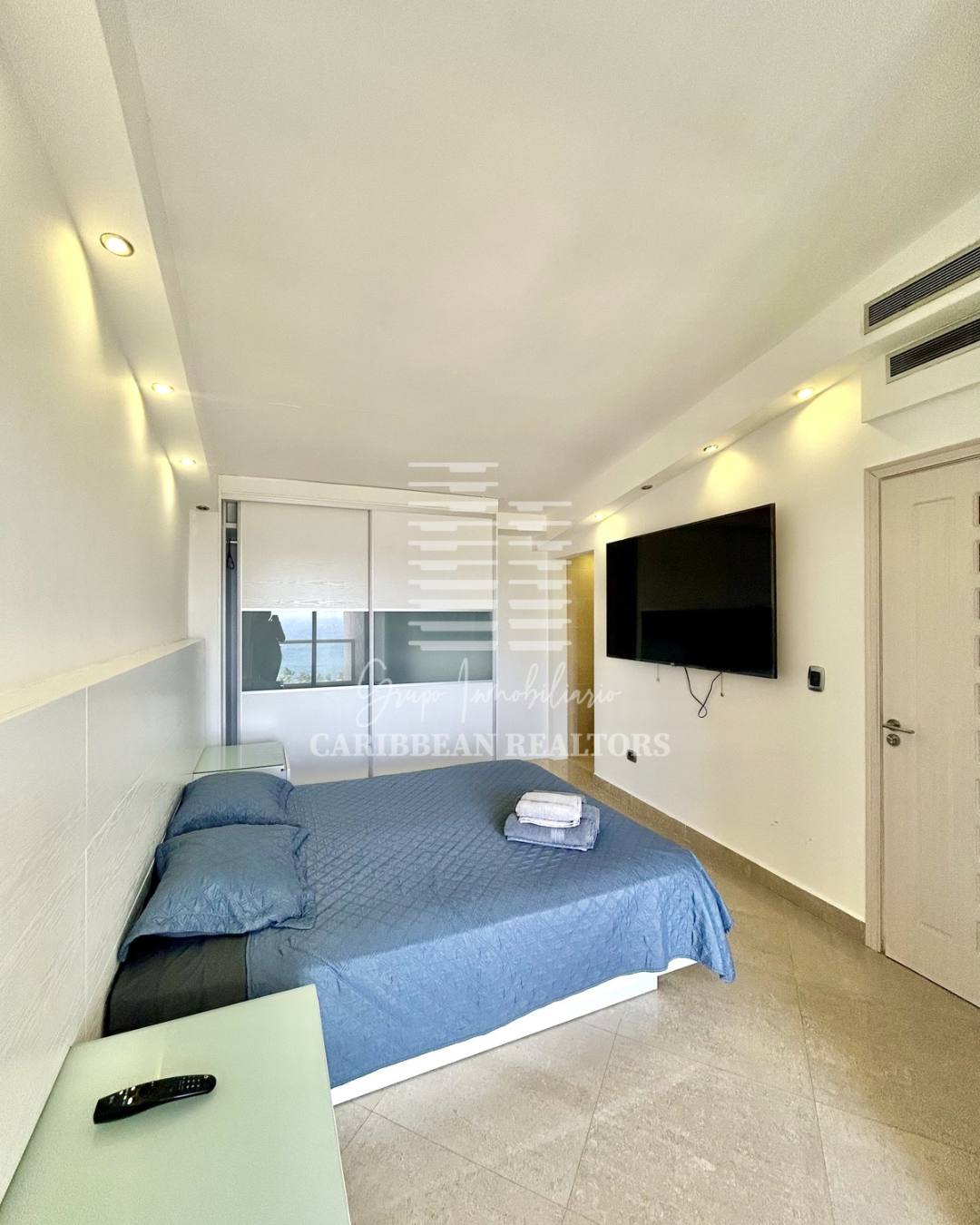 EN VENTA MODERNO PENTHOUSE CON VISTA AL MAR EN EL CONJUNTO RESIDENCIAL BLUE BAY SUITES. PLAYA MORENO. PAMPATAR.