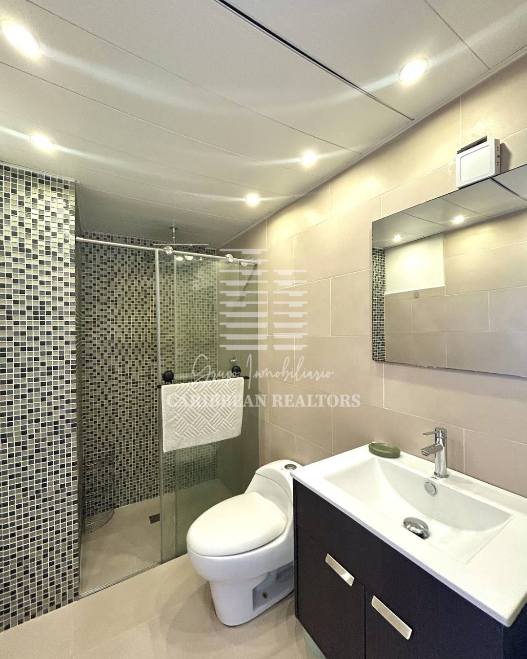 EN VENTA MODERNO PENTHOUSE CON VISTA AL MAR EN EL CONJUNTO RESIDENCIAL BLUE BAY SUITES. PLAYA MORENO. PAMPATAR.