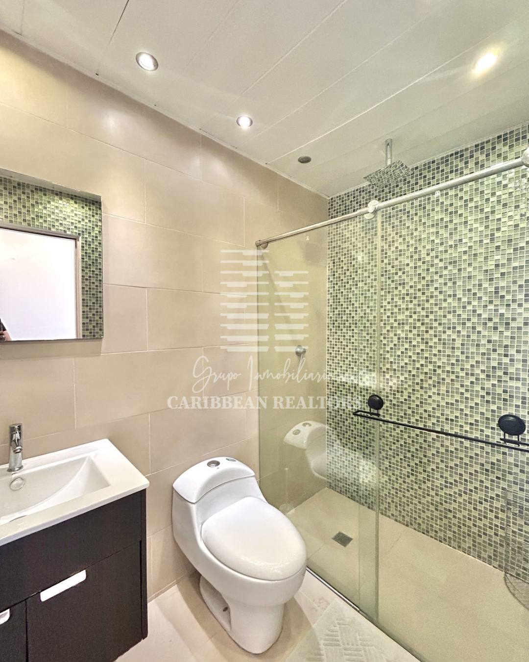 EN VENTA MODERNO PENTHOUSE CON VISTA AL MAR EN EL CONJUNTO RESIDENCIAL BLUE BAY SUITES. PLAYA MORENO. PAMPATAR.
