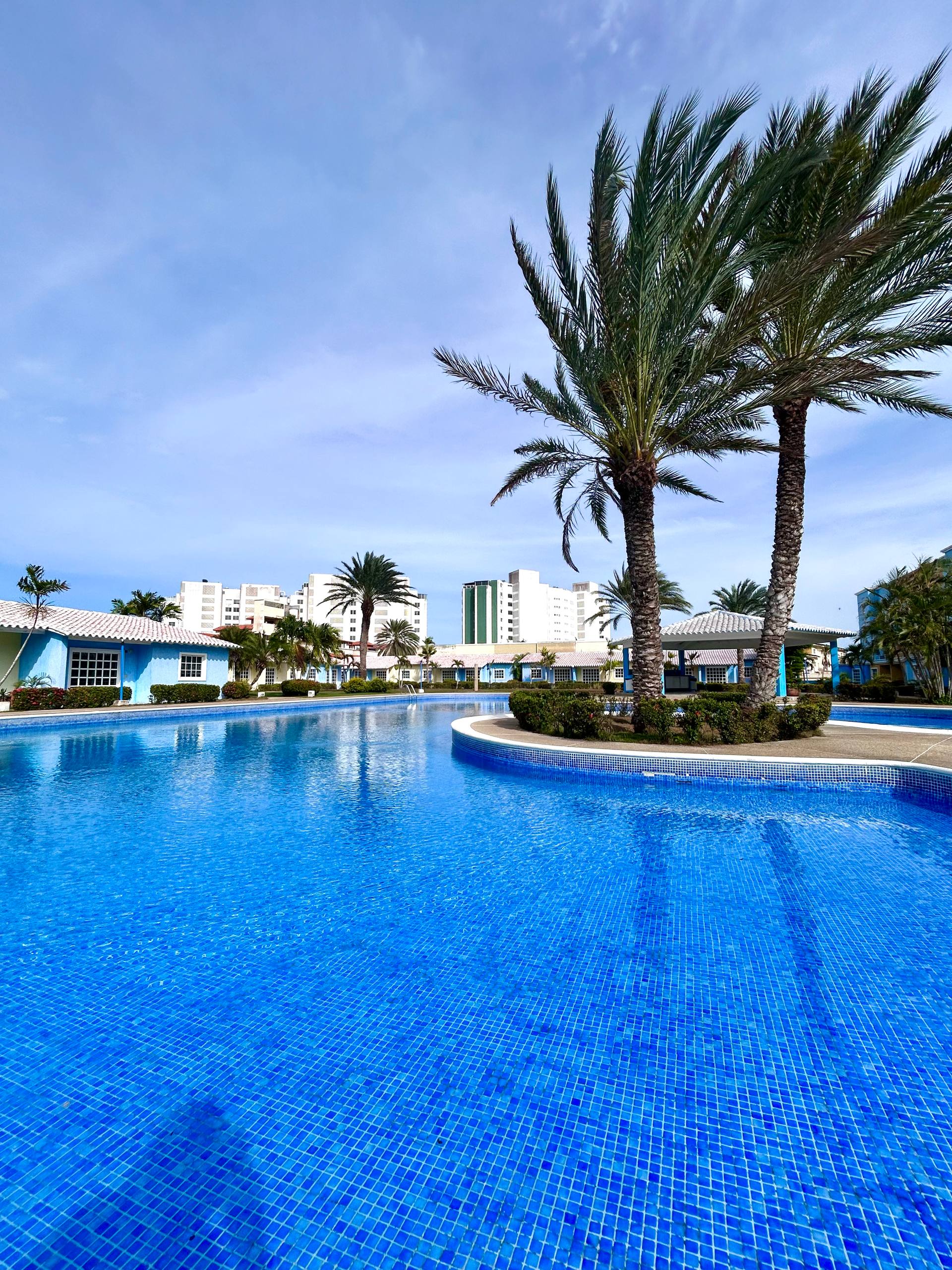 EN VENTA COMODO APARTAMENTO EN EL CONJUNTO RESIDENCIAL LA MARINA A SOLO PASOS DE PLAYA LA CARACOLA. 