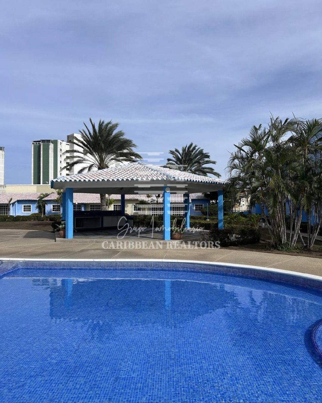 EN VENTA COMODO APARTAMENTO EN EL CONJUNTO RESIDENCIAL LA MARINA A SOLO PASOS DE PLAYA LA CARACOLA. 