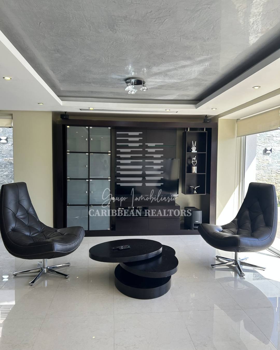 EN VENTA AMPLIAY MODERNA CASA EQUIPADA EN LA URB. PARAISO 2. PAMPATAR