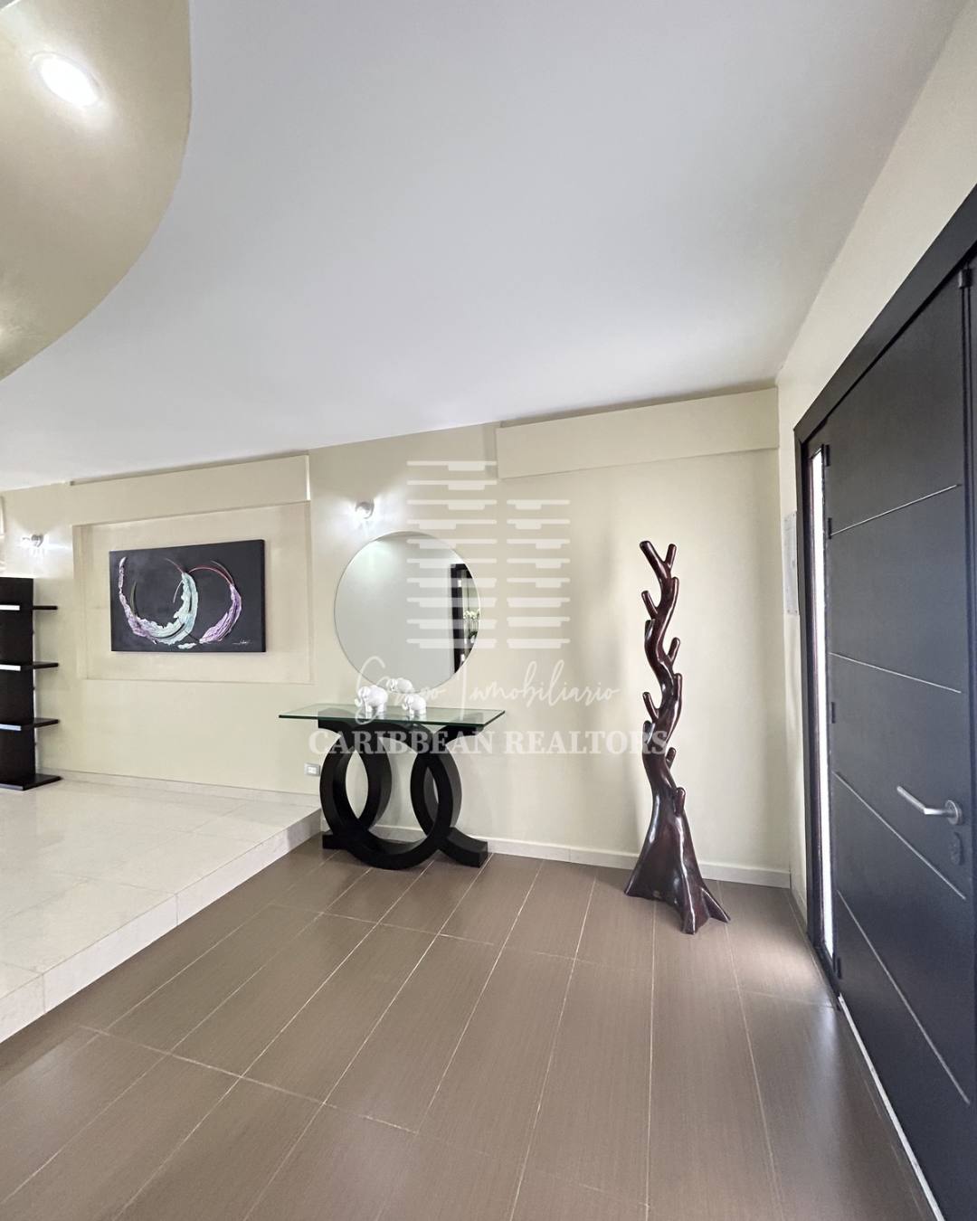 EN VENTA AMPLIAY MODERNA CASA EQUIPADA EN LA URB. PARAISO 2. PAMPATAR