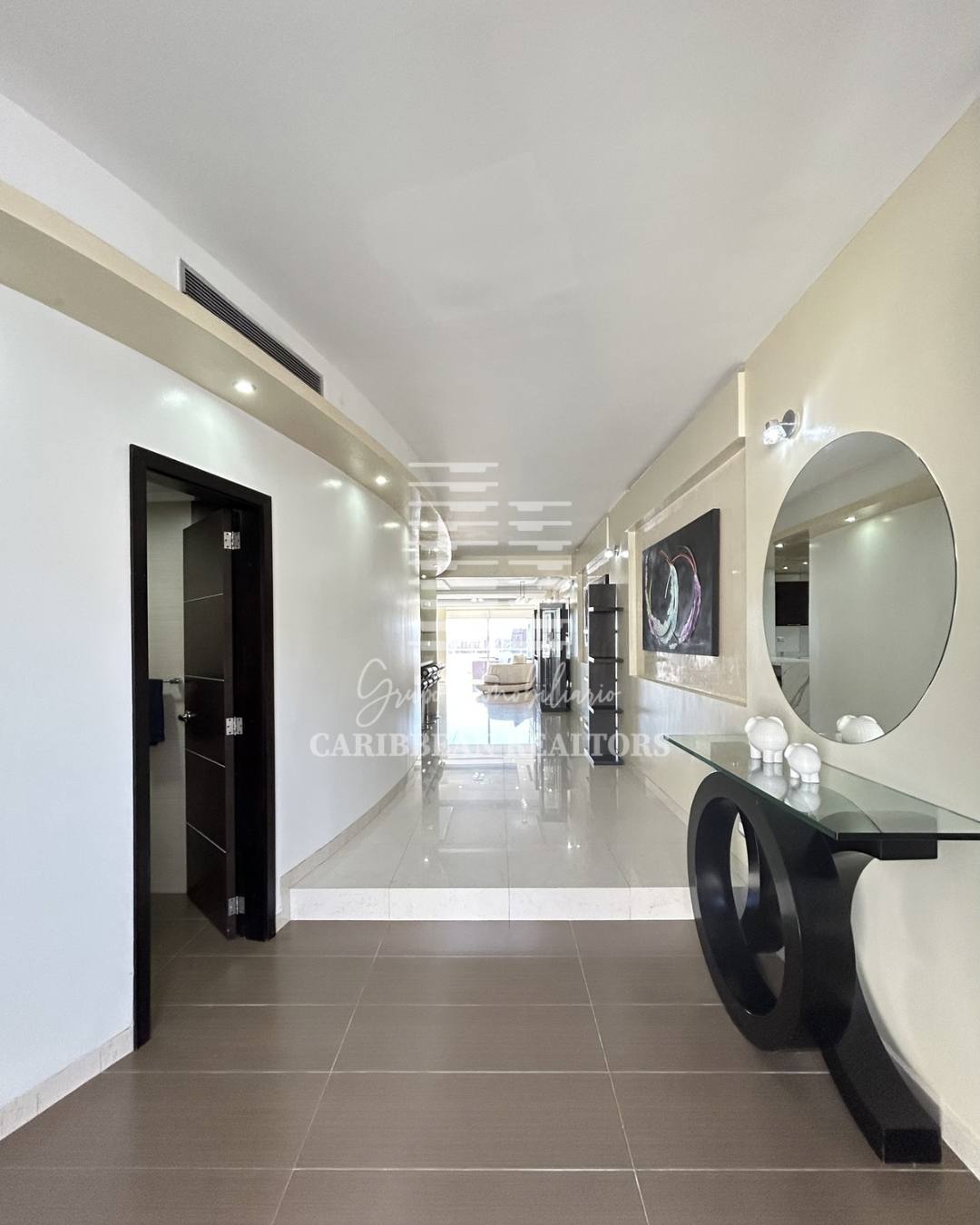 EN VENTA AMPLIAY MODERNA CASA EQUIPADA EN LA URB. PARAISO 2. PAMPATAR