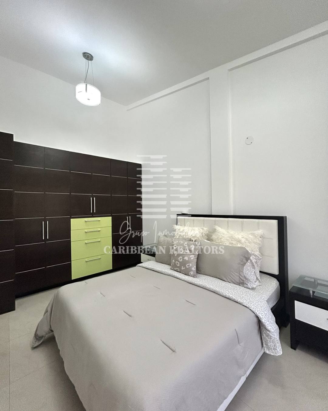 EN VENTA AMPLIAY MODERNA CASA EQUIPADA EN LA URB. PARAISO 2. PAMPATAR