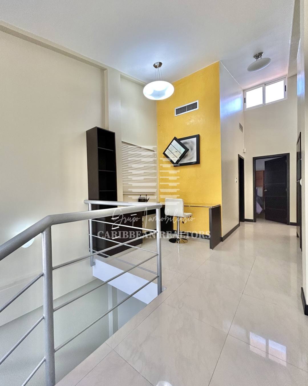 EN VENTA AMPLIAY MODERNA CASA EQUIPADA EN LA URB. PARAISO 2. PAMPATAR