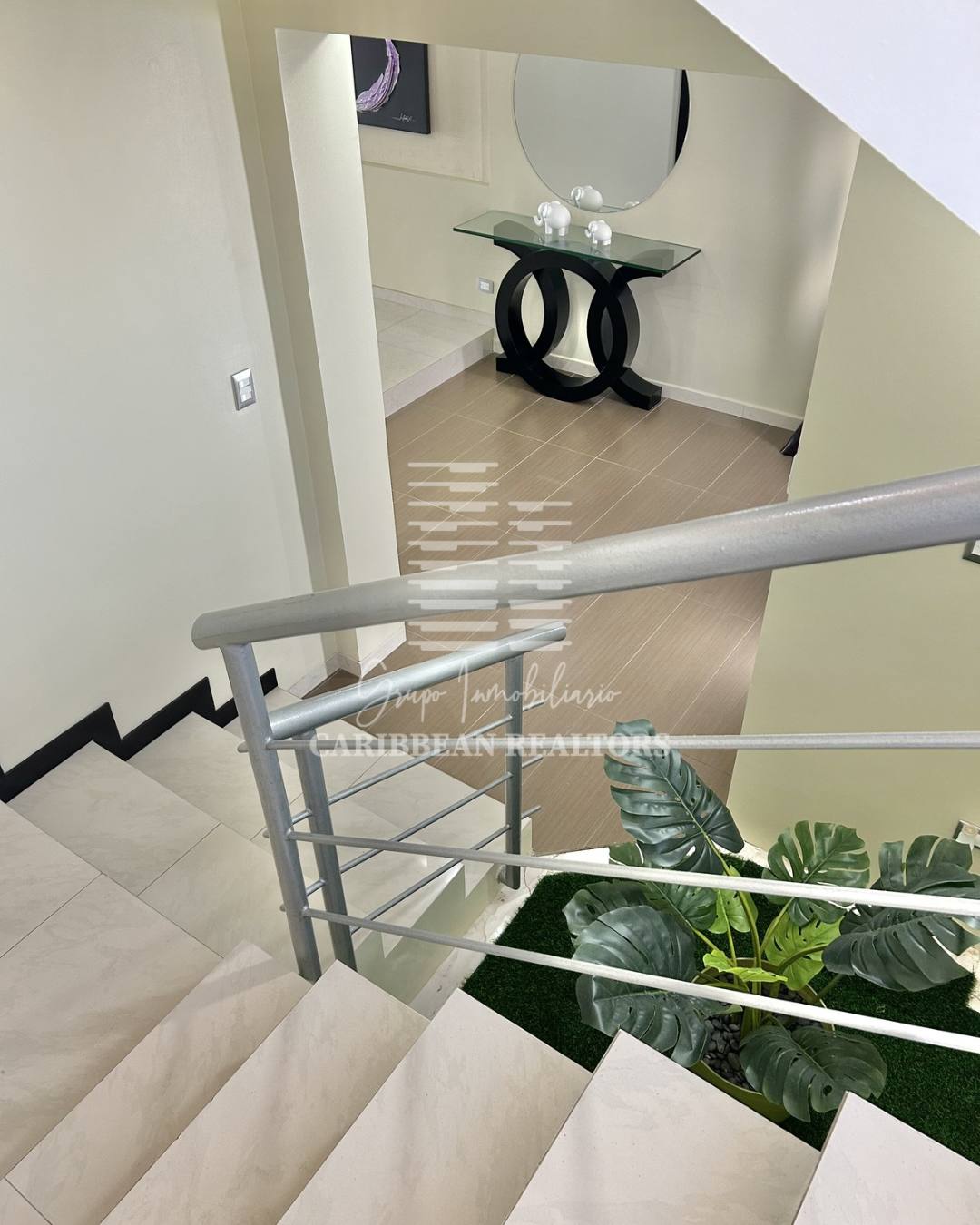 EN VENTA AMPLIAY MODERNA CASA EQUIPADA EN LA URB. PARAISO 2. PAMPATAR