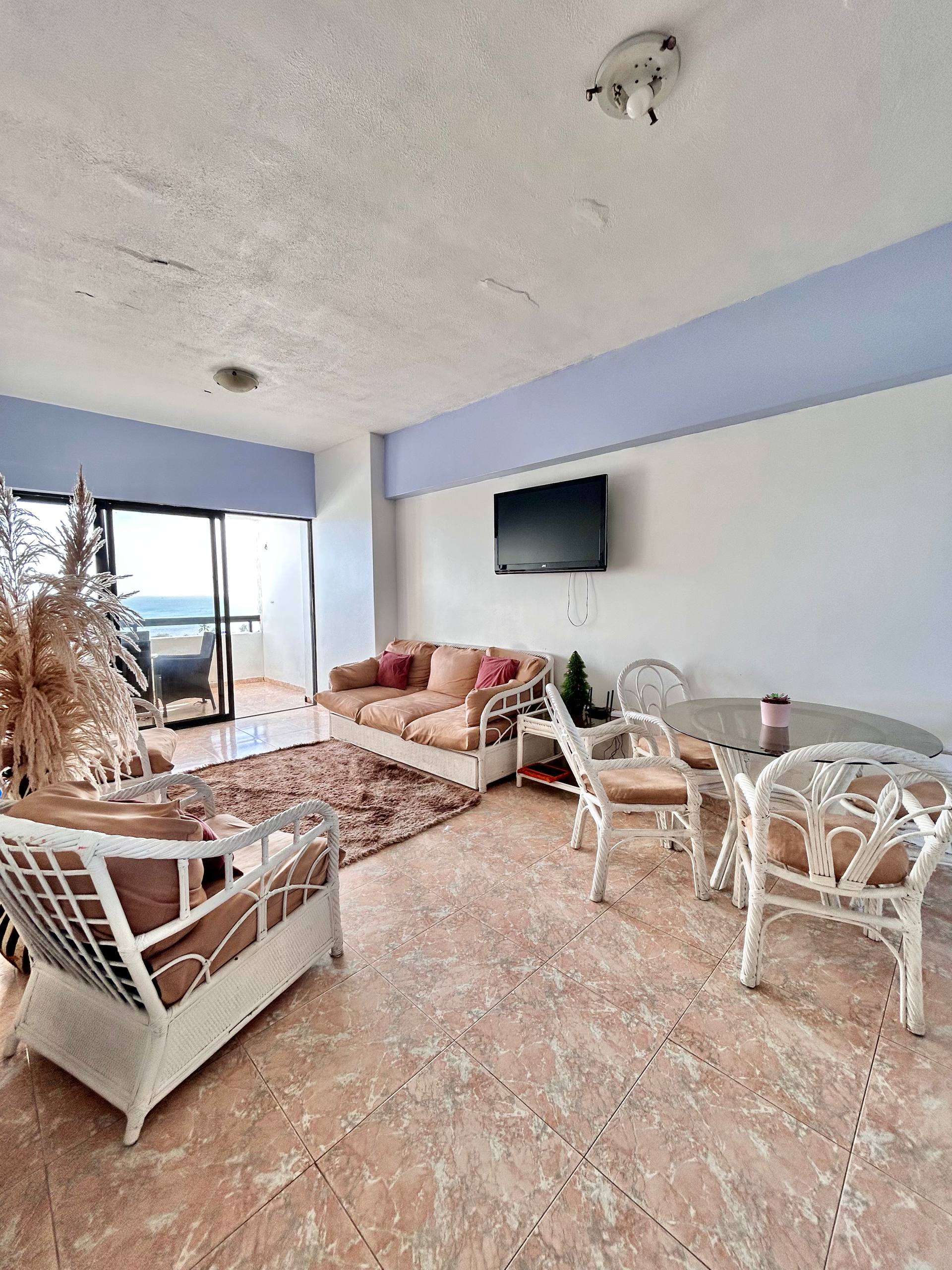 EN VENTA APARTAMENTO PARA REMODELAR CON VISTA AL MAR EN EL CONJUNTO RESIDENCIAL BAHÍA DEL MORRO II. 