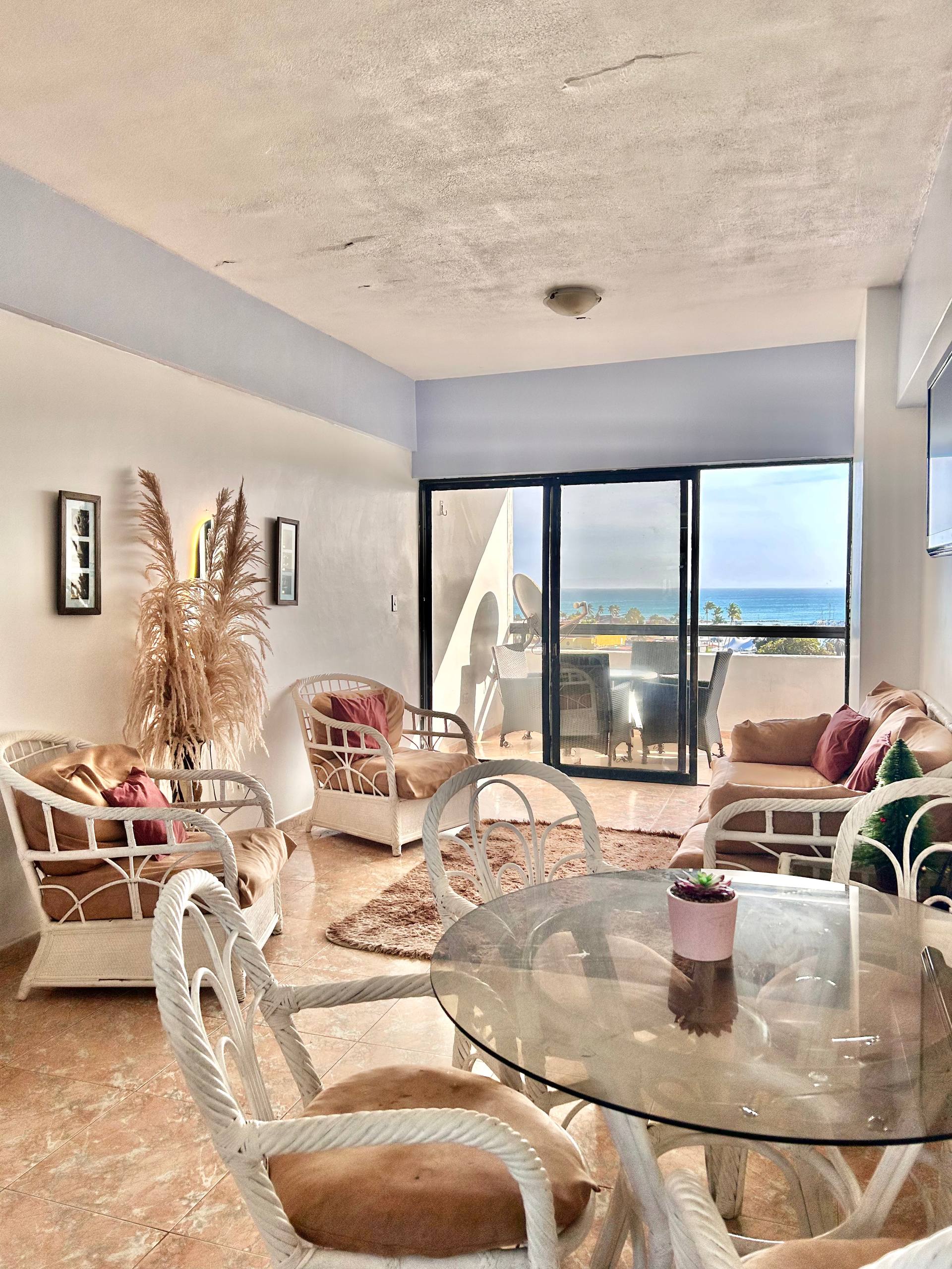 EN VENTA APARTAMENTO PARA REMODELAR CON VISTA AL MAR EN EL CONJUNTO RESIDENCIAL BAHÍA DEL MORRO II. 