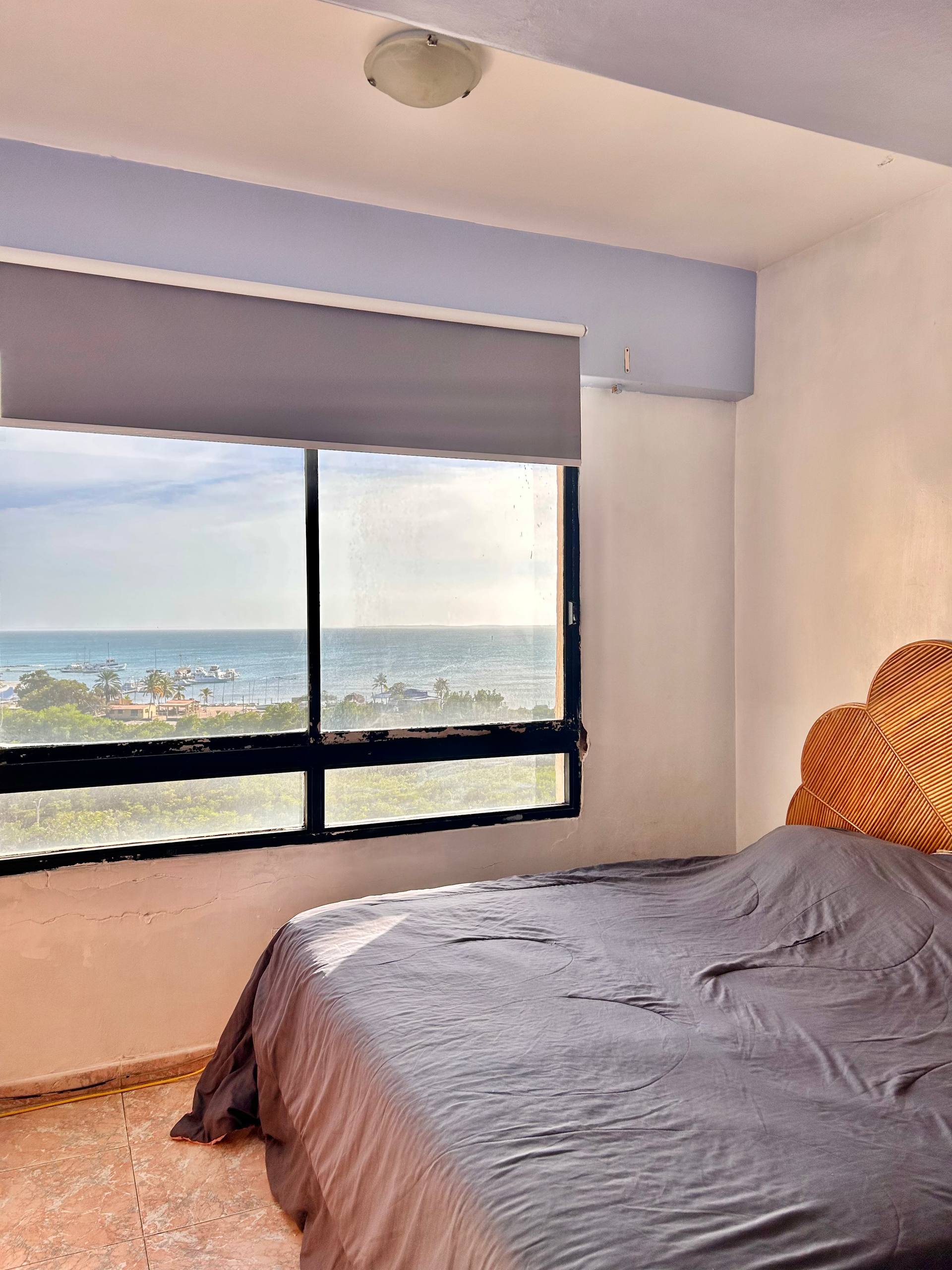 EN VENTA APARTAMENTO PARA REMODELAR CON VISTA AL MAR EN EL CONJUNTO RESIDENCIAL BAHÍA DEL MORRO II. 