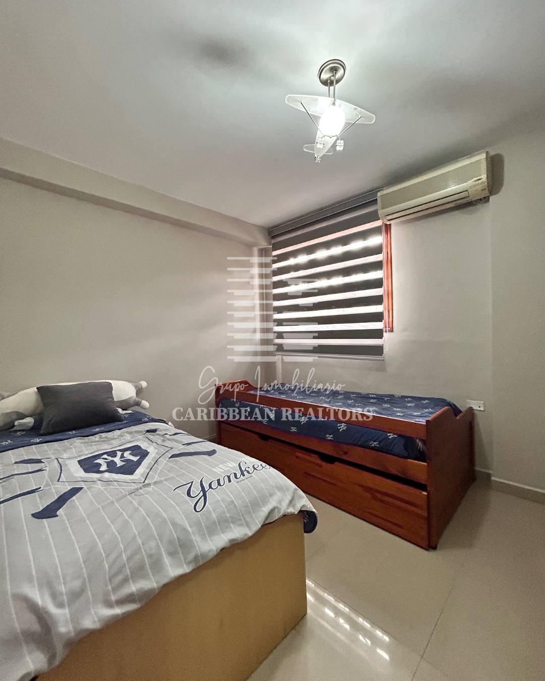 EN VENTA AMPLIA CASA EN LA URBANIZACIÓN JORGE COLL. MANEIRO.