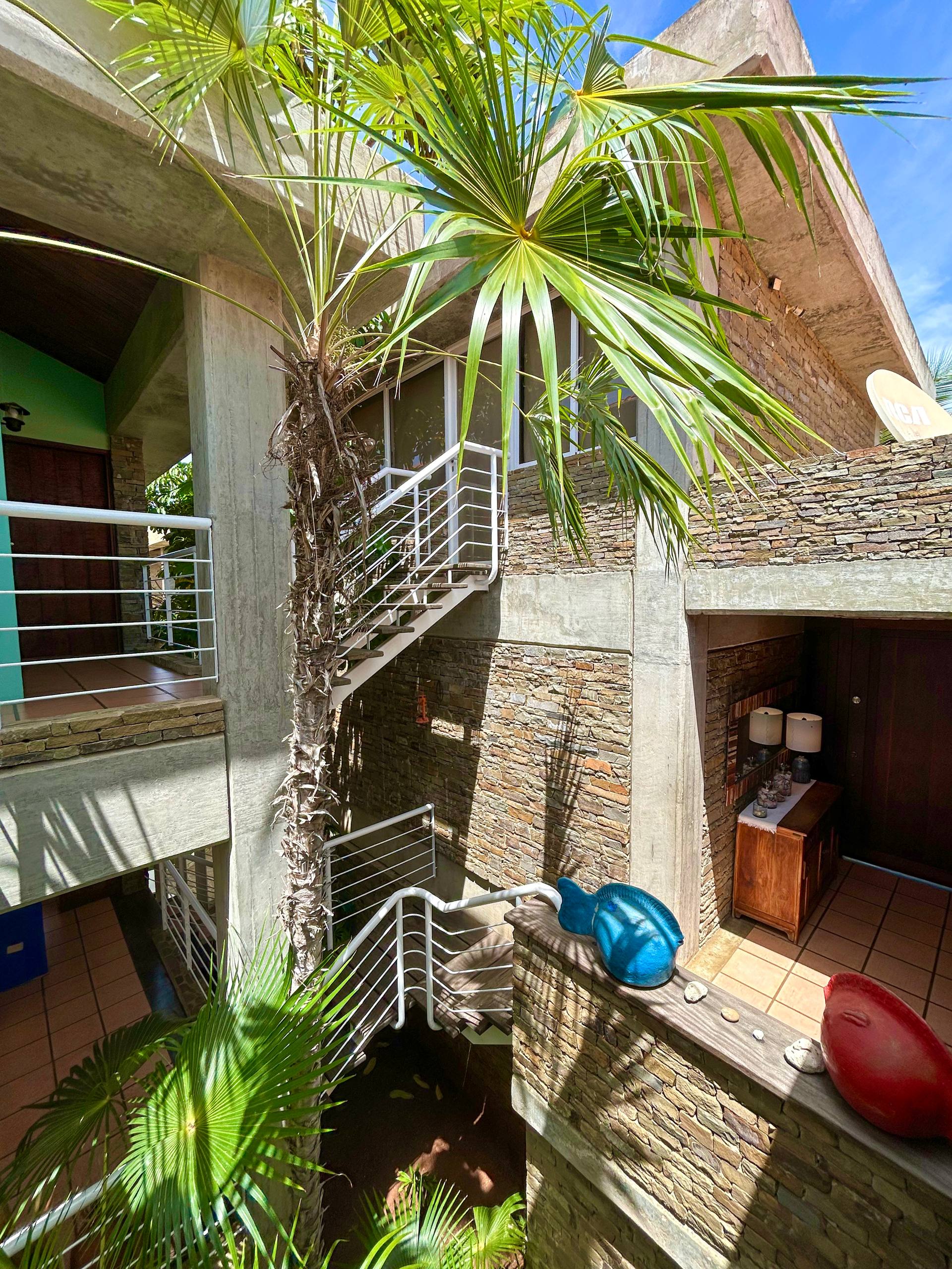 EN VENTA HERMOSA CASA CON DISEÑO ARQUTECTONICO EN LA URB. LAS LOMAS. PAMPATAR